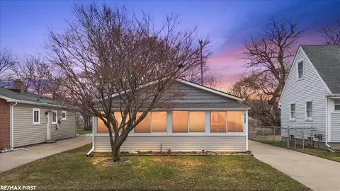 27830 Van Howe, Roseville, MI 48066