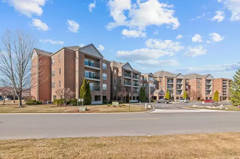2116 Country Clb UNIT 9, Saint Clair Shores, MI 48082