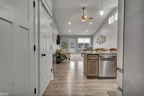 Entry Way - 11118 Brahms, Davison, MI 48423 photo 1 of 4