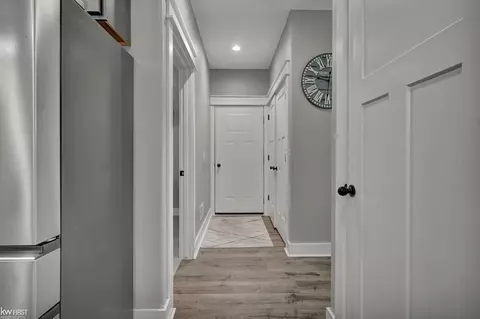 Entry Way - 11118 Brahms, Davison, MI 48423 photo 3 of 4