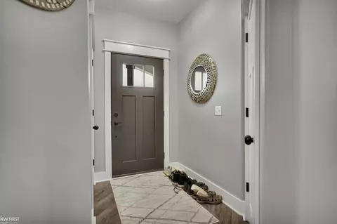 Entry Way - 11118 Brahms, Davison, MI 48423 photo 4 of 4