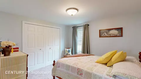 Bedroom - 9085 Coldwater, Flushing, MI 48433 photo 2 of 2