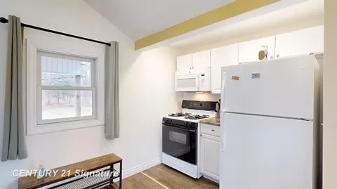 Kitchen - 9085 Coldwater, Flushing, MI 48433 photo 2 of 3