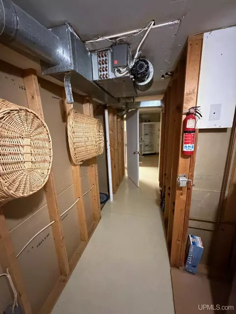 Entry Way - 2009 Deer Lk, Ishpeming, MI 49849 photo 3 of 6