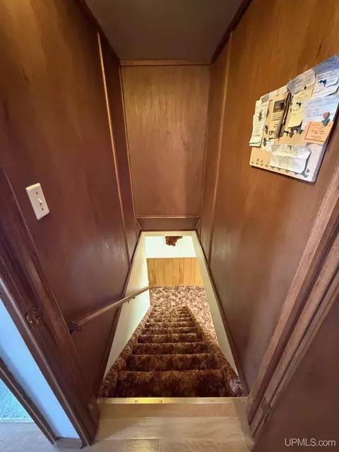 Entry Way - 2009 Deer Lk, Ishpeming, MI 49849 photo 2 of 6
