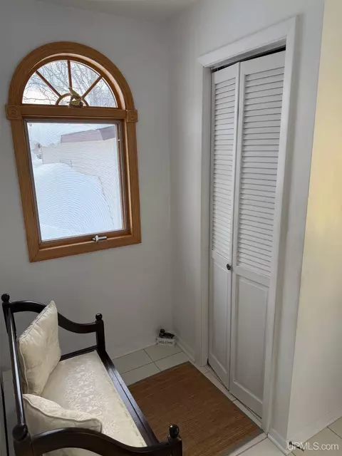 Entry Way - 2009 Deer Lk, Ishpeming, MI 49849 photo 4 of 6