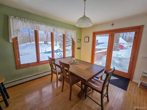 Dining - e9915 Old Indiantown Road, Munising, MI 49862 photo 1 of 1