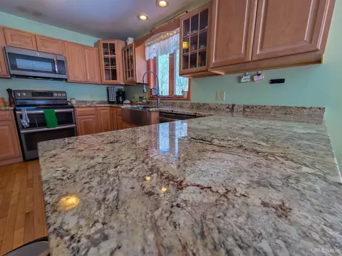 Kitchen - e9915 Old Indiantown Road, Munising, MI 49862 photo 3 of 5