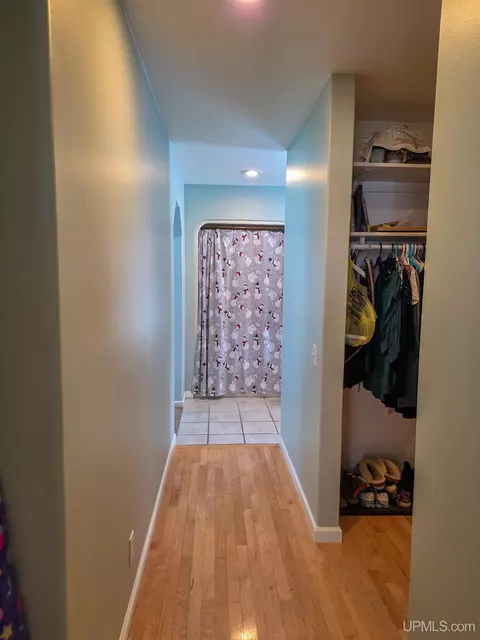 Entry Way - e9915 Old Indiantown Road, Munising, MI 49862 photo 3 of 4