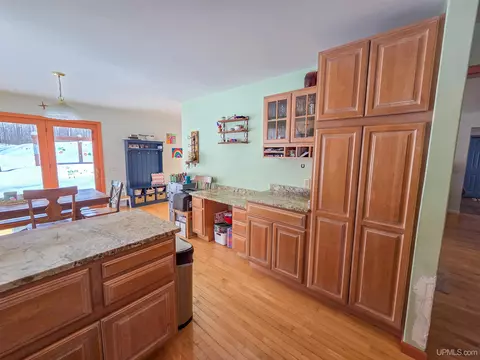 Kitchen - e9915 Old Indiantown Road, Munising, MI 49862 photo 4 of 5