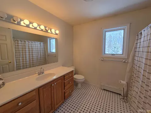 Bath - e9915 Old Indiantown Road, Munising, MI 49862 photo 8 of 9