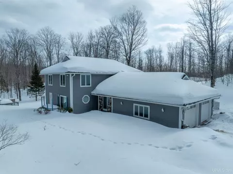 Exterior - e9915 Old Indiantown Road, Munising, MI 49862 photo 2 of 14