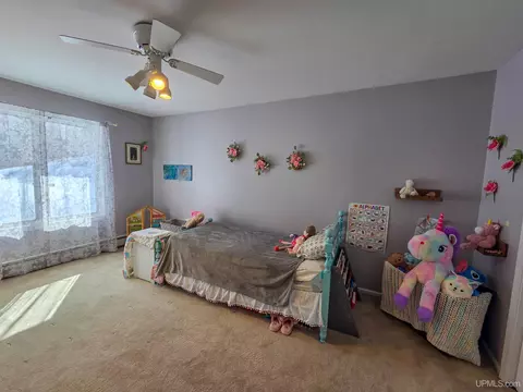 Bedroom - e9915 Old Indiantown Road, Munising, MI 49862 photo 5 of 8