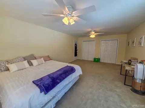 Bedroom - e9915 Old Indiantown Road, Munising, MI 49862 photo 4 of 8