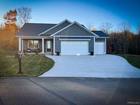 1914 Langford, Marquette, MI 49855