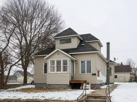 613 N 9th, Gladstone, MI 49837