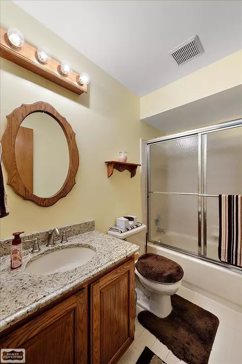 Bath - 17331 Lorraine, Macomb, MI 48044 photo 3 of 10