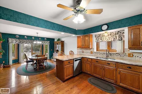 Kitchen - 17331 Lorraine, Macomb, MI 48044 photo 4 of 4