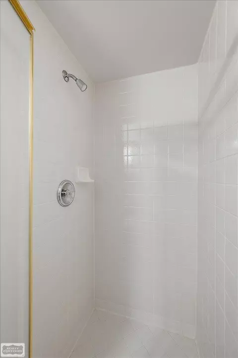 Bath - 17331 Lorraine, Macomb, MI 48044 photo 2 of 10