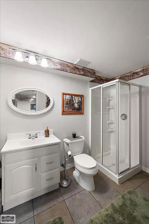 Bath - 17331 Lorraine, Macomb, MI 48044 photo 10 of 10