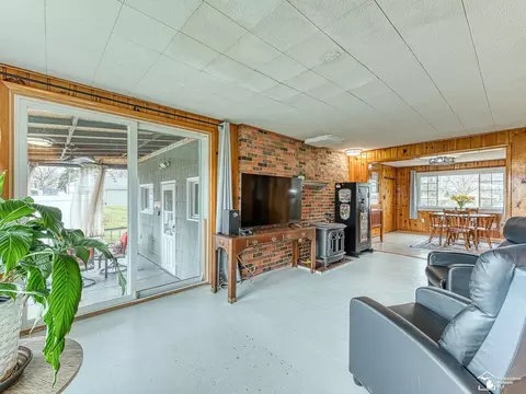 Living - 365 Sidney, Dundee, MI 48131 photo 2 of 5