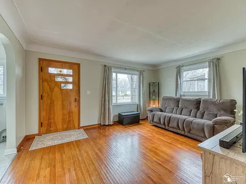 Living - 365 Sidney, Dundee, MI 48131 photo 4 of 5