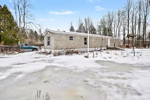 1769 Bentley, Bentley, MI 48613 photo 2
