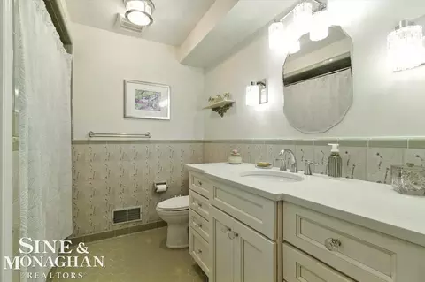 Bath - 669 N Riverside #4, Saint Clair, MI 48079 photo 3 of 5