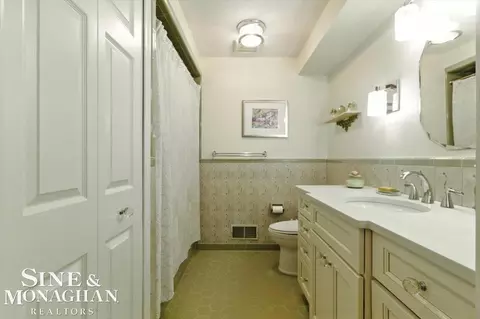 Bath - 669 N Riverside #4, Saint Clair, MI 48079 photo 4 of 5