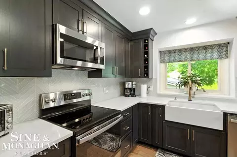Kitchen - 669 N Riverside #4, Saint Clair, MI 48079 photo 3 of 4