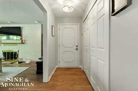 Entry Way - 669 N Riverside #4, Saint Clair, MI 48079 photo 1 of 4