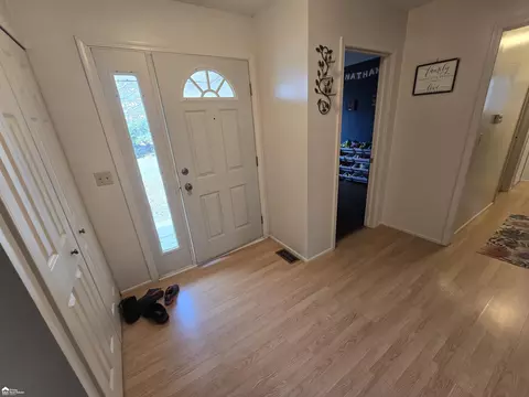 Entry Way - 620 Carpenter, Flushing, MI 48433 photo 1 of 1
