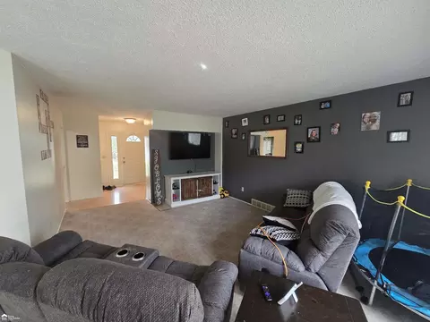 Living - 620 Carpenter, Flushing, MI 48433 photo 2 of 2
