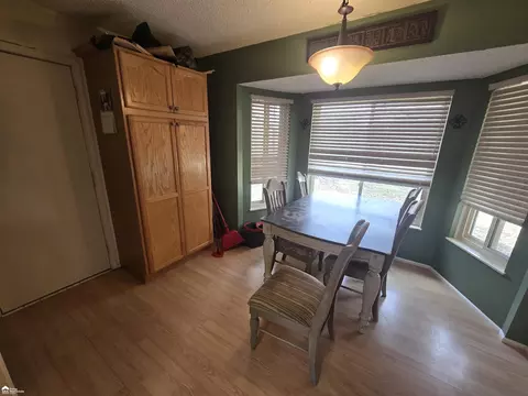 Dining - 620 Carpenter, Flushing, MI 48433 photo 1 of 1