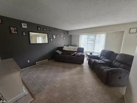 Living - 620 Carpenter, Flushing, MI 48433 photo 1 of 2