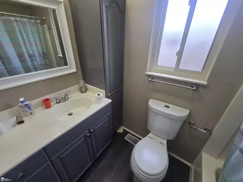 Bath - 620 Carpenter, Flushing, MI 48433 photo 1 of 3