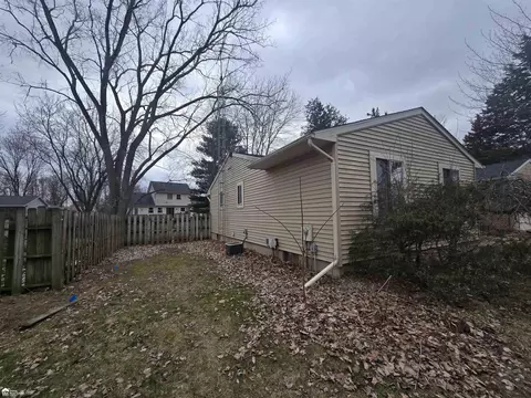 Exterior - 620 Carpenter, Flushing, MI 48433 photo 7 of 7