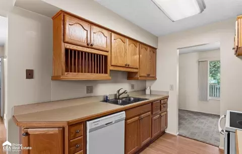 Kitchen - 620 Carpenter, Flushing, MI 48433 photo 3 of 3