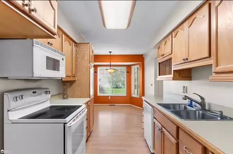Kitchen - 620 Carpenter, Flushing, MI 48433 photo 1 of 3
