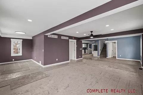 Living - 7069 E Atherton, Davison, MI 48423 photo 2 of 6