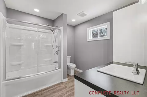 Bath - 7069 E Atherton, Davison, MI 48423 photo 2 of 5