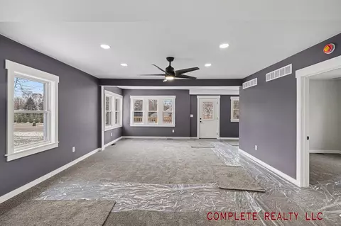 Living - 7069 E Atherton, Davison, MI 48423 photo 4 of 6