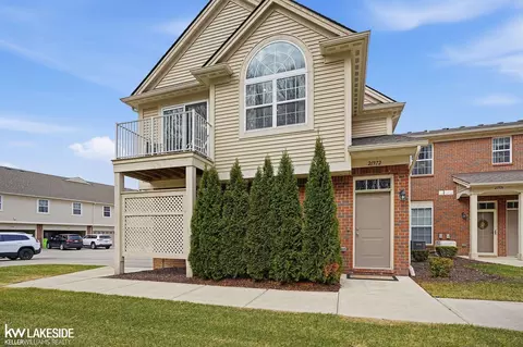 21972 Aberdeen, Macomb, MI 48042