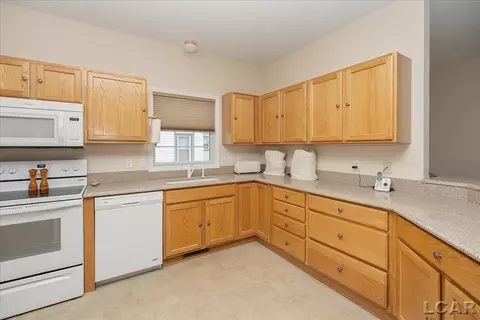 Kitchen - 959 W Maumee #B, Adrian, MI 49221 photo 2 of 3