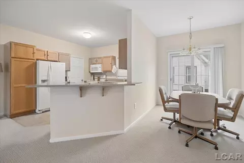 Dining - 959 W Maumee #B, Adrian, MI 49221 photo 1 of 2
