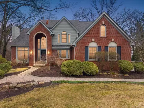 2757 W Bloomfield Oaks, West Bloomfield, MI 48324