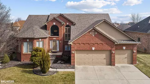 50510 Nesting Rdg, Macomb, MI 48044
