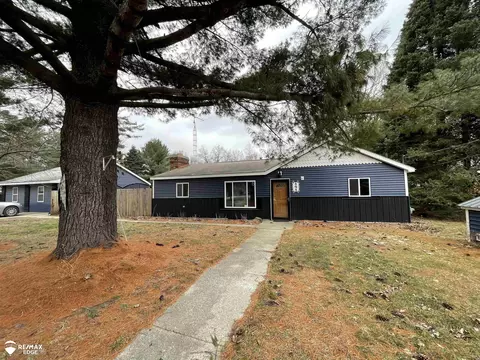 494 W Barnes Lk, Columbiaville, MI 48421