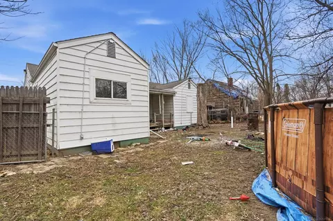Exterior - 925 Leland, Flint, MI 48507 photo 3 of 4
