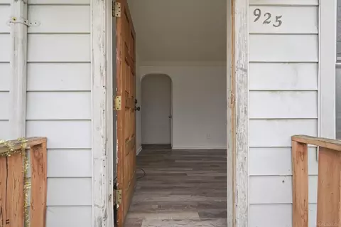 Entry Way - 925 Leland, Flint, MI 48507 photo 4 of 4